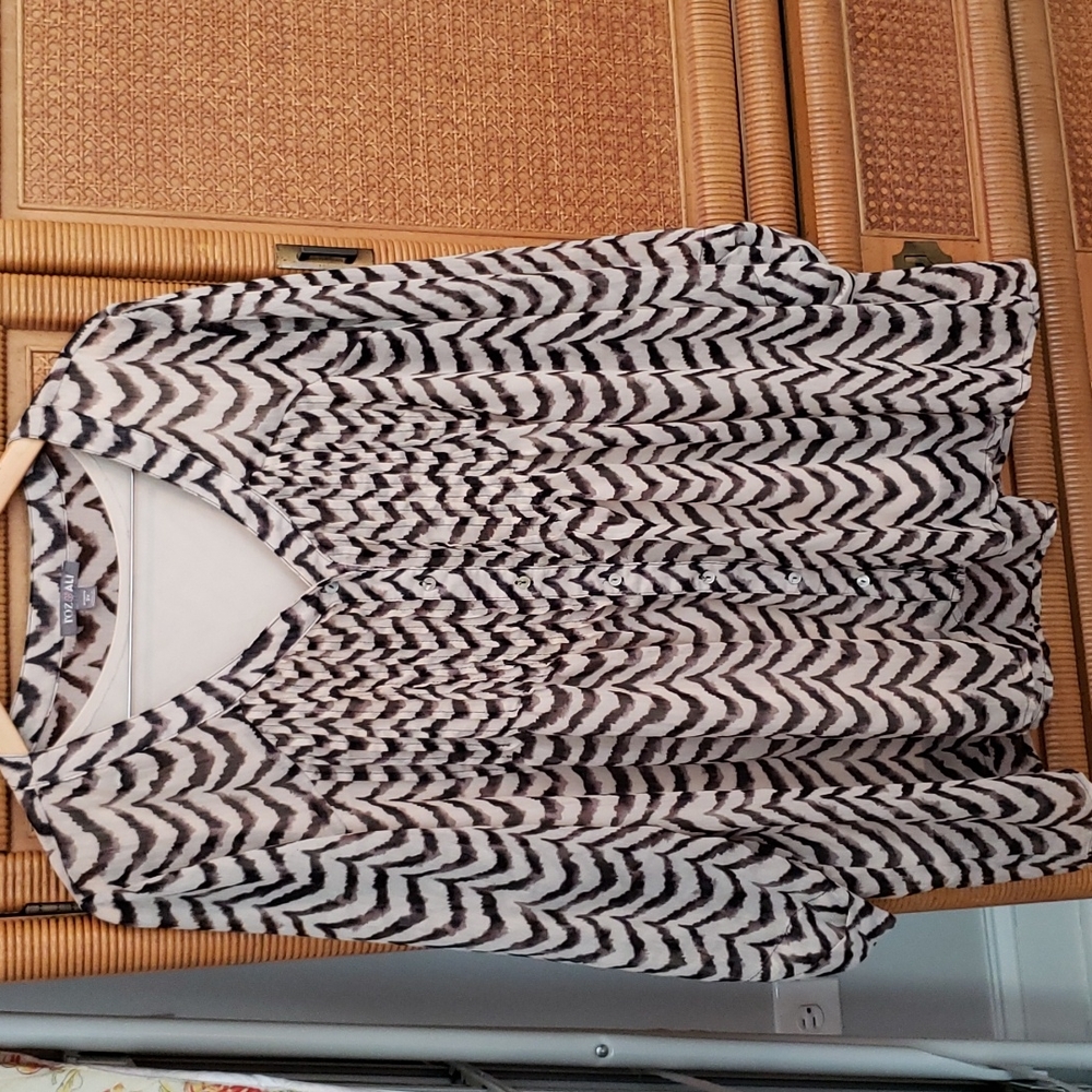 Roz & Ali cream, black, and gray printed  tunic with attached sleeveless top